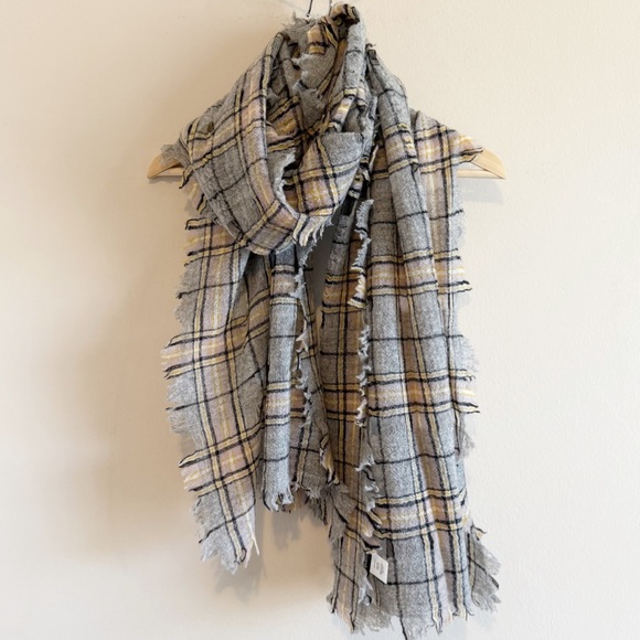 madewell | openweave plaid scarf - Picture 3 of 5
